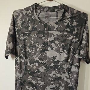 Nike Men's Camouflage Performance Shirt - Black and Gray